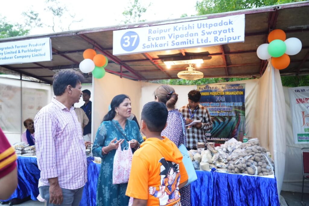 केंद्रीय कृषि मंत्री शिवराज सिंह चौहान सोमवार को दिल्ली हाट-आईएनए एफपीओ मेले में किसानों को करेंगे सम्मानित