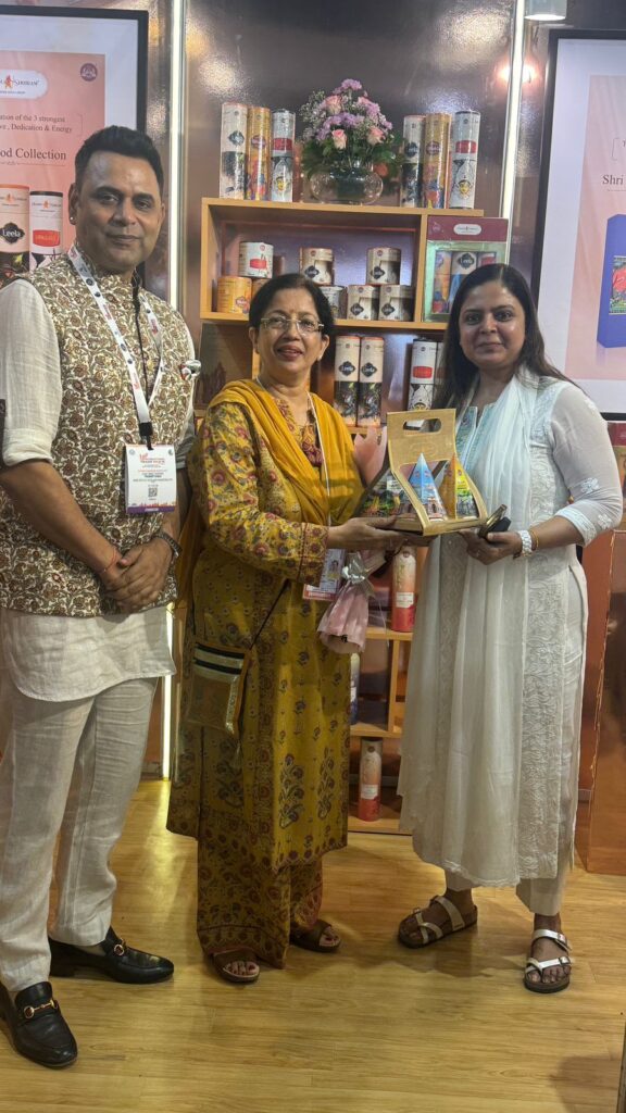 UP International Trade Show 2025 में रामालय और जेपीएसआर प्रभु श्रीराम ने सजाई भारतीय सांस्कृतिक विरासत