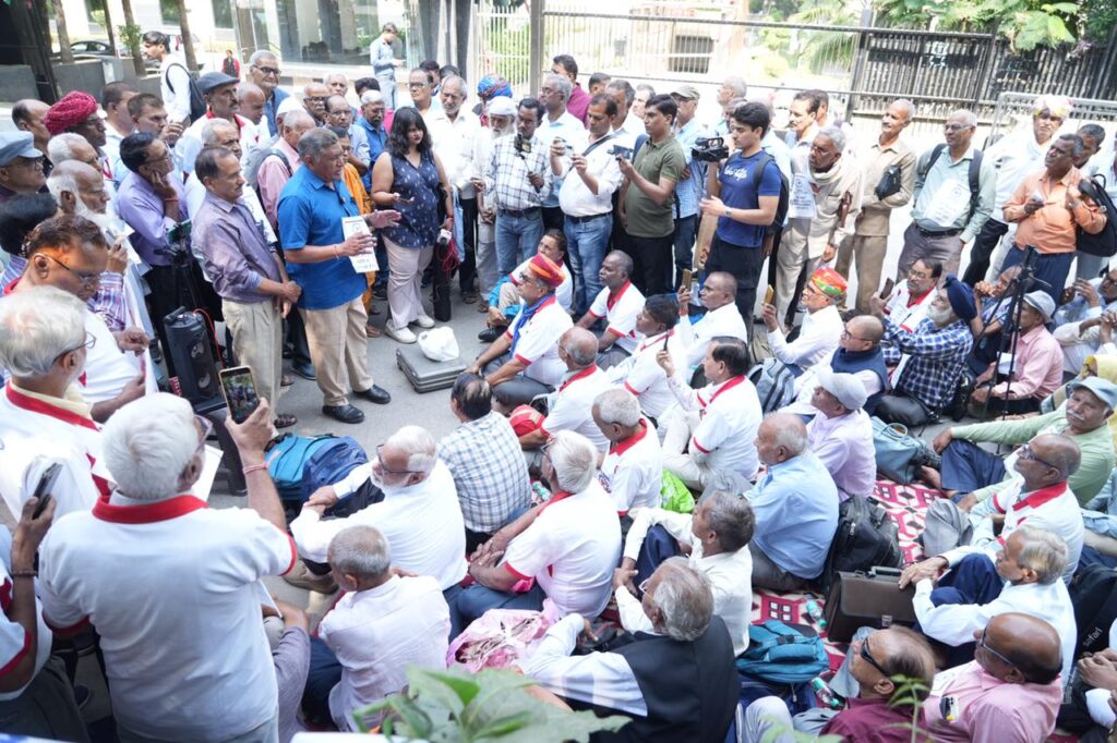 पेंशनरों ने किया चार सूत्रीय मांग पत्र पेश