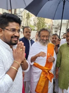 ऋषिकेश में डॉ. भार्गव मल्लप्पा ने श्री श्री रविशंकर से की मुलाकात, लिया आशीर्वाद