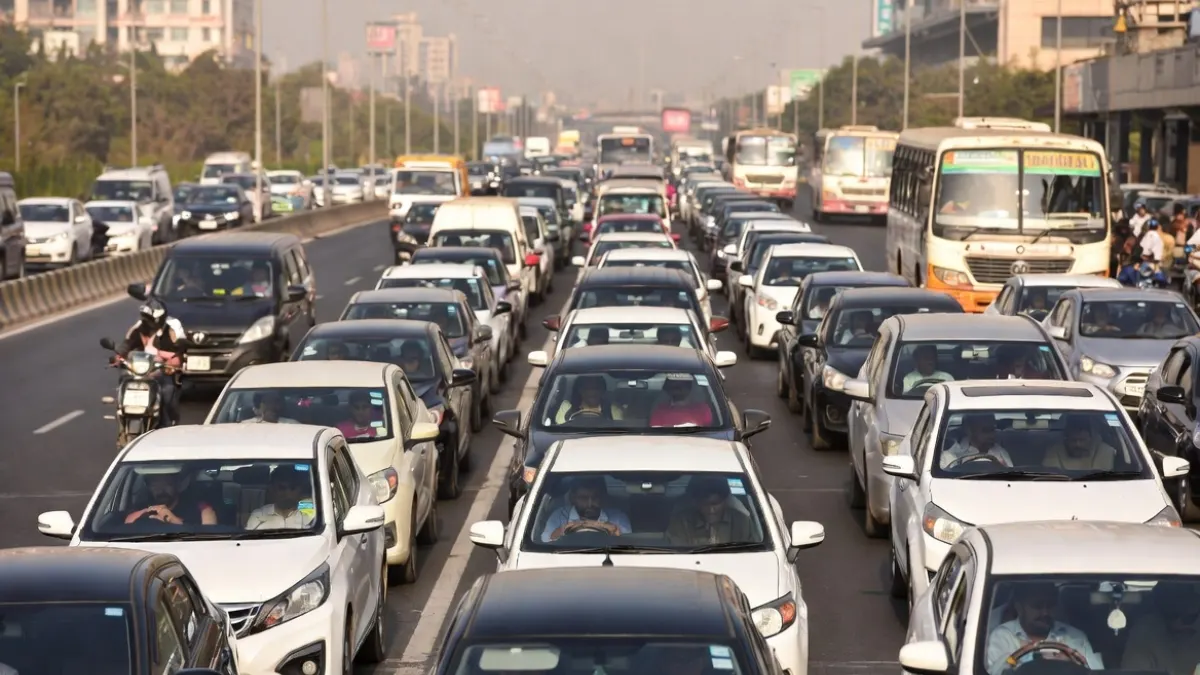 गुरुग्राम में सोमवार सुबह भारी जाम: प्रमुख सड़कों पर रेंगता ट्रैफिक, लोग घंटों फंसे