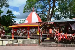 उत्तराखंड का अनोखा गोलू देवता मंदिर: जहाँ स्टाम्प पेपर पर लिखकर लगाई जाती है अर्जी