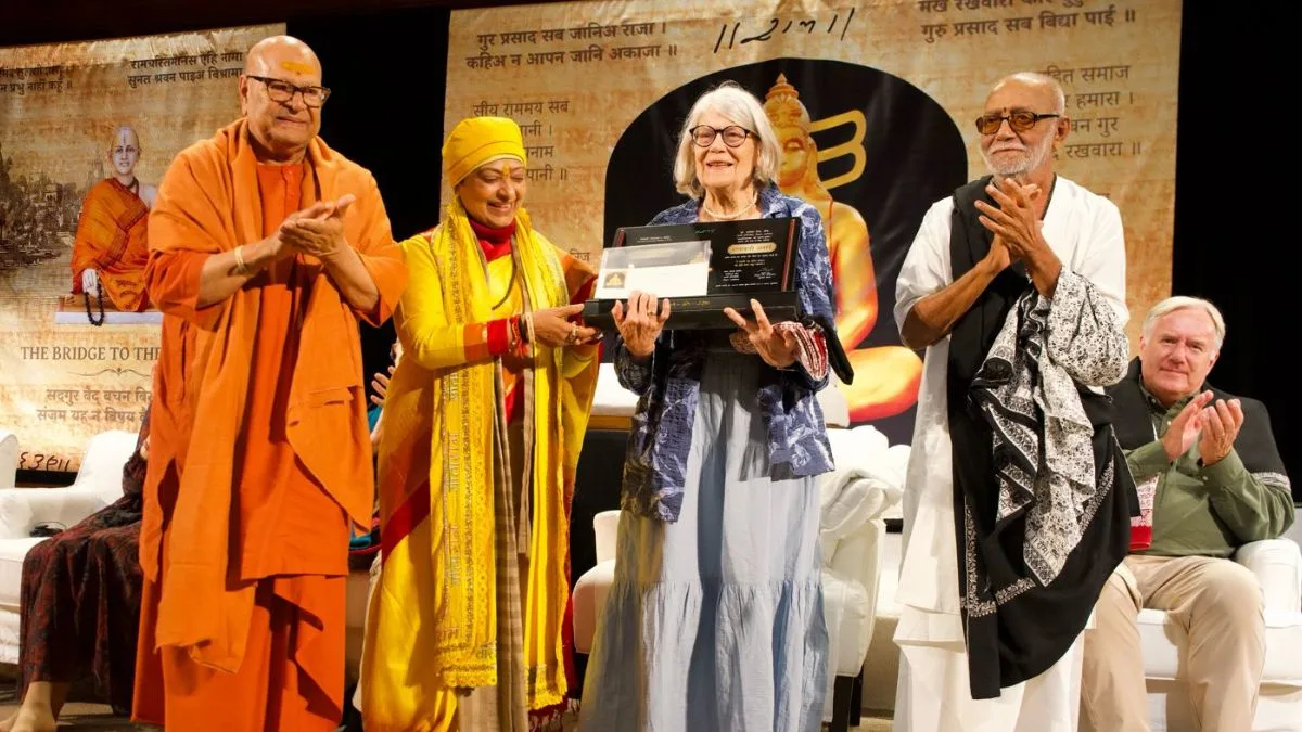 हार्वर्ड में पहली बार हुआ तुलसी जयंती का आयोजन, मोरारी बापू ने 9 विद्वानों को दिया सम्मान