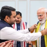 राष्ट्रीय हथकरघा दिवस पर पीएम मोदी को मिला विजय चिंतकायला का मंगलागिरी शॉल