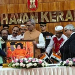 केरल के राज्यपाल बने ओम प्रकाश माथुर, डॉ. मल्लप्पा ने भेंट किया सत्य साईं बाबा का चित्र